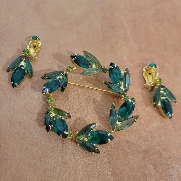 Vintage Emerald Rhinestone Brooch and Clip on Earrings Set - Picture 3 of 4